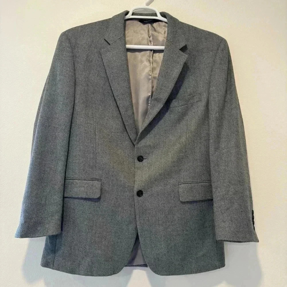 JoS A Bank Herringbone 2 Button Sport Coat Blazer 100% Wool 44R